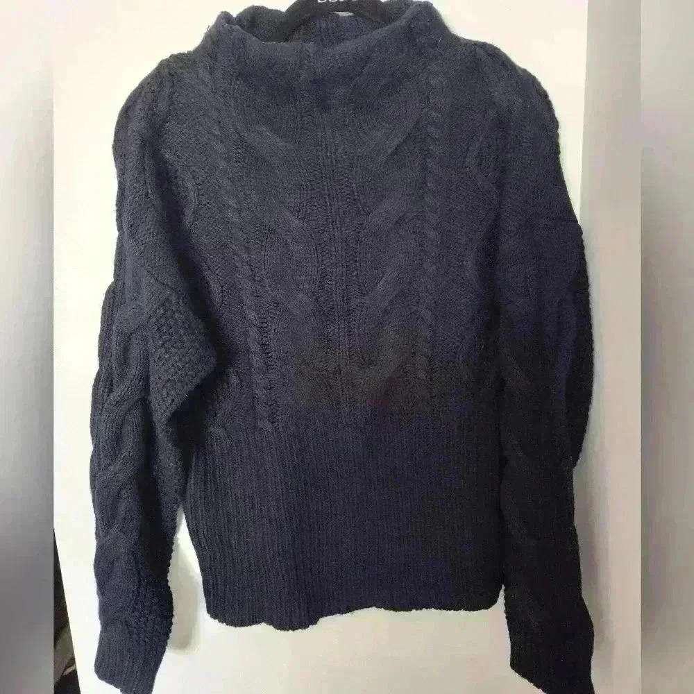 Aqua chunky cable knit sweater size m #136